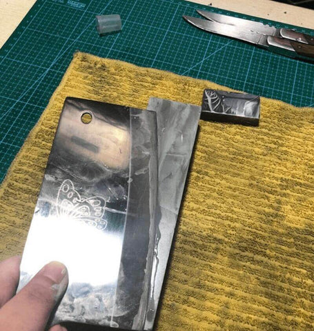 Simple swinging knife