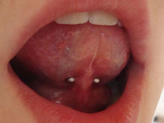 frenulum-tongue-piercing