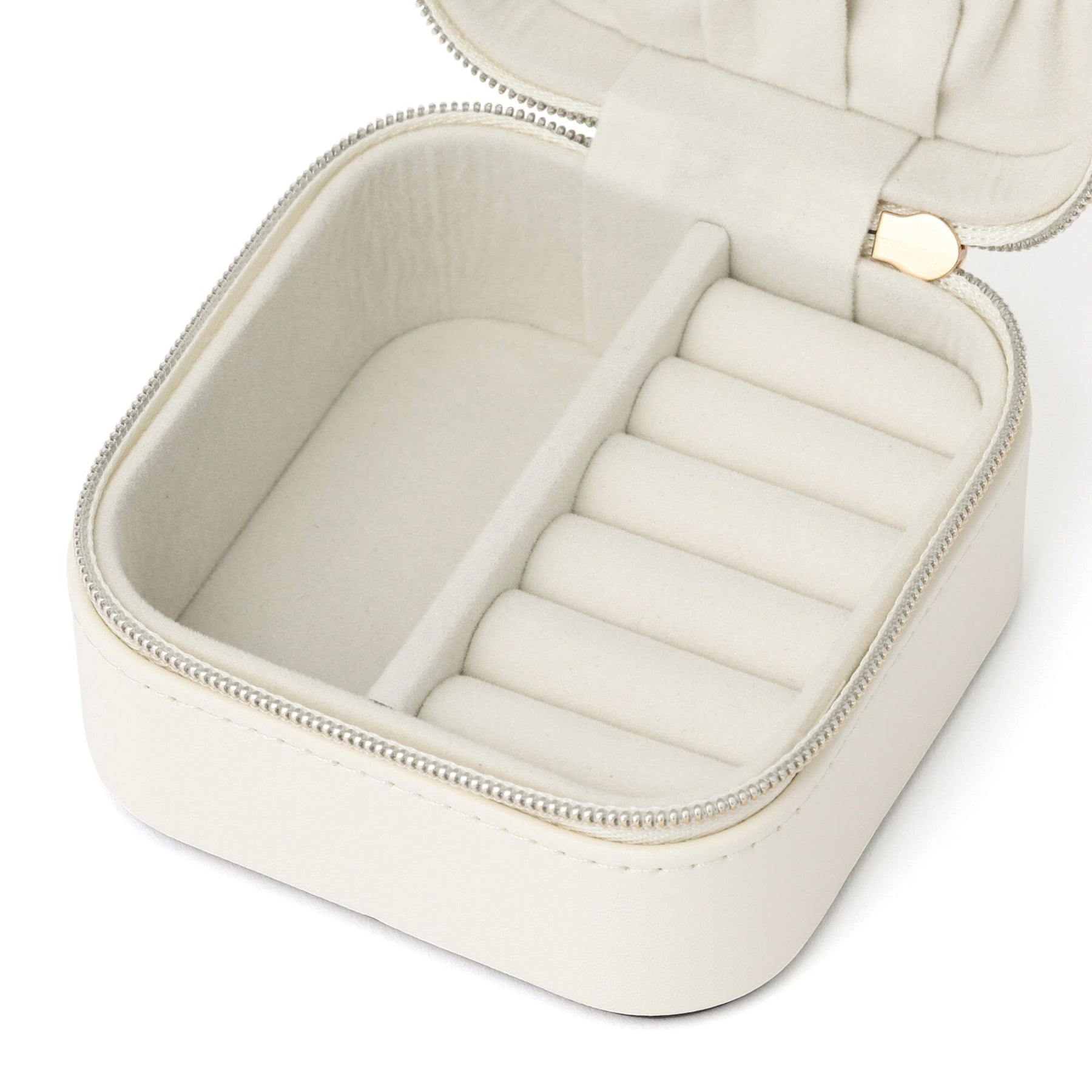  Discover the Ultimate Guess Travel Jewellery Box: Your Perfect Companion for On-the-Go Elegance