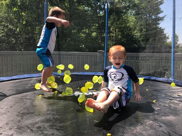 Play Water Balloons on Zupapa Trampolines