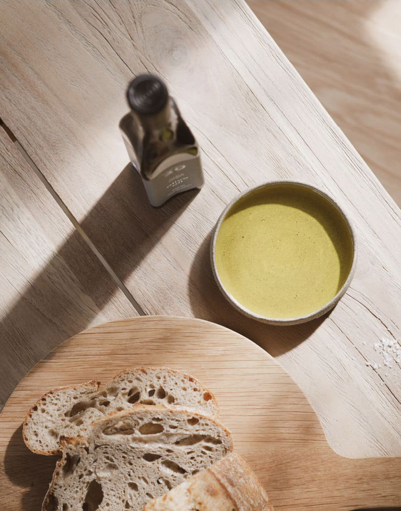 Indulge in Irresistible Pleasure: Elevate Your Dining Experience with This Delectable Olive Oil Dipping Bread Recipe