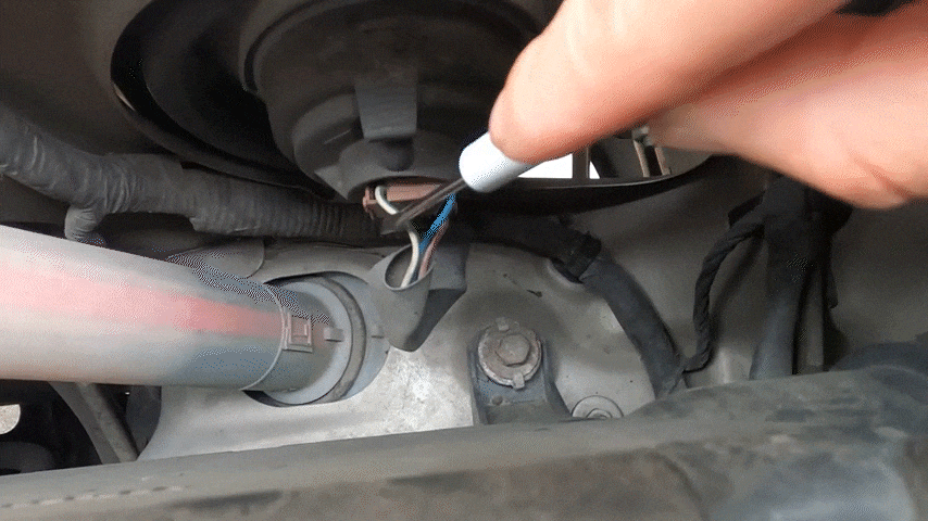 The causes and fixes of one headlight not working