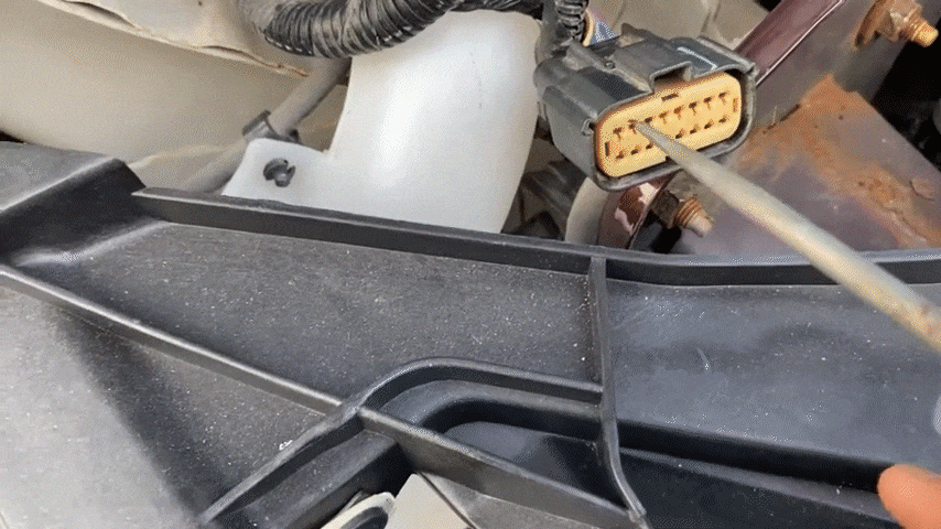 The causes and fixes of one headlight not working