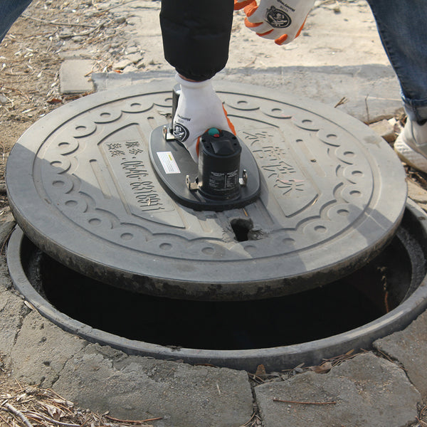 Electric suction cup to carry manhole cover
