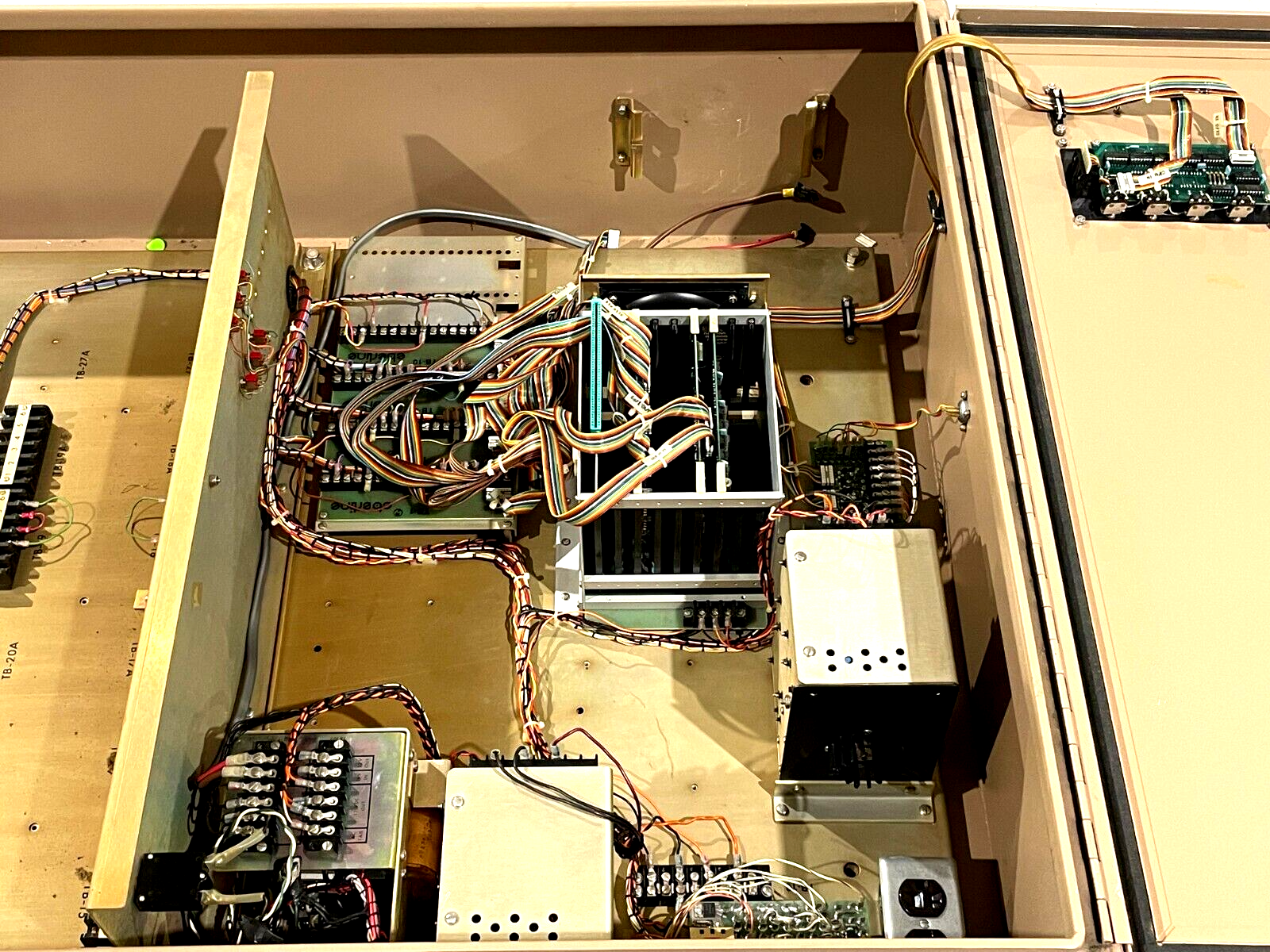 Eberline DAM-4-3 Data Acquisition Microcomputer Controlled Radiation Enclosure