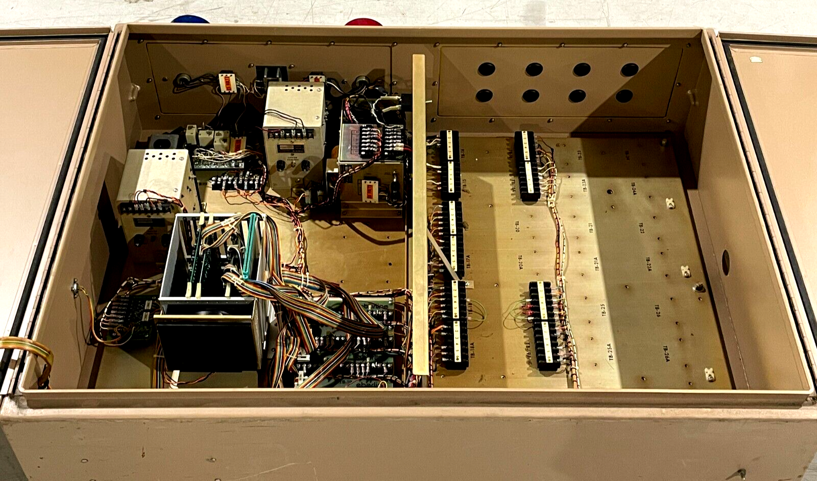 Eberline DAM-4-3 Data Acquisition Microcomputer Controlled Radiation Enclosure