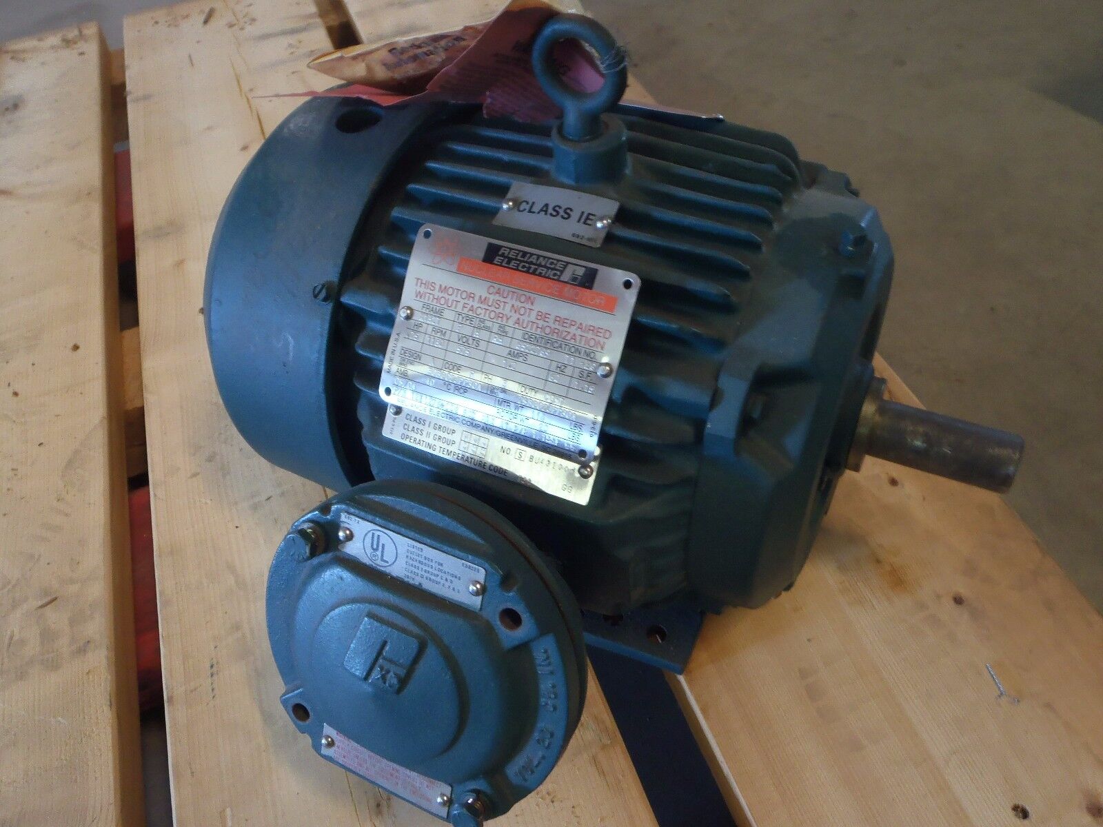 Reliance 1251276-002 Electric Motor .75HP 1180RPM 575V 1.2A 3PH 1-1/8
