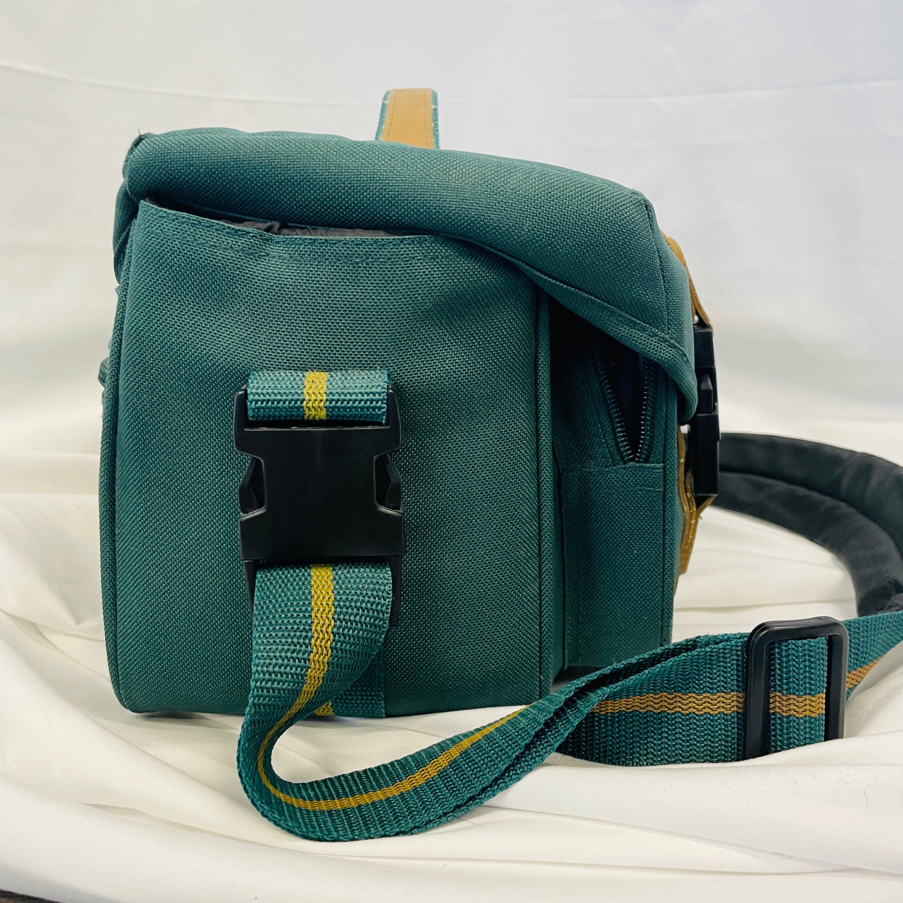 Quantaray Shoulder bag