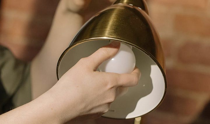 LUMIMAN_tunable_smart_light_bulb_installation
