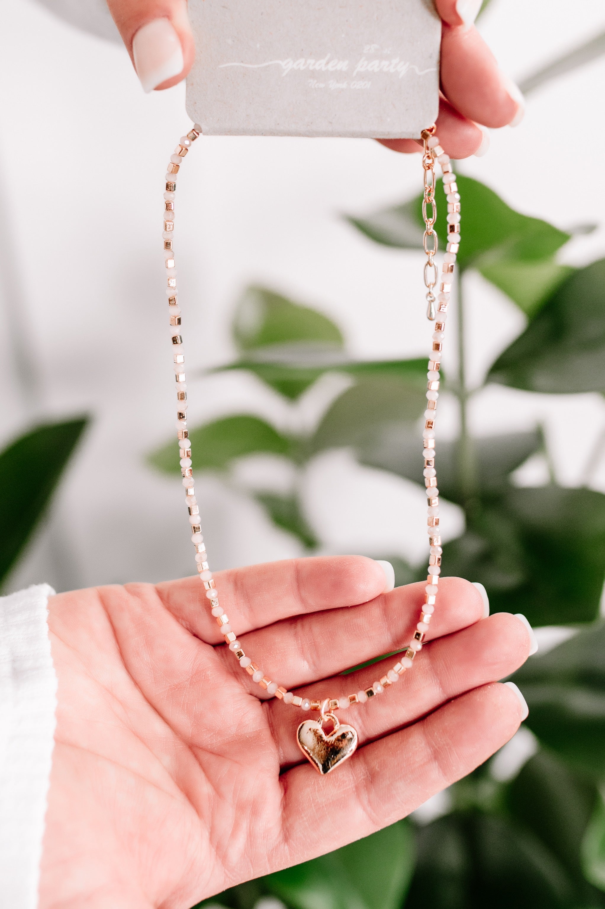 Beaded Necklace With Heart Charm In Light Pink & Gold