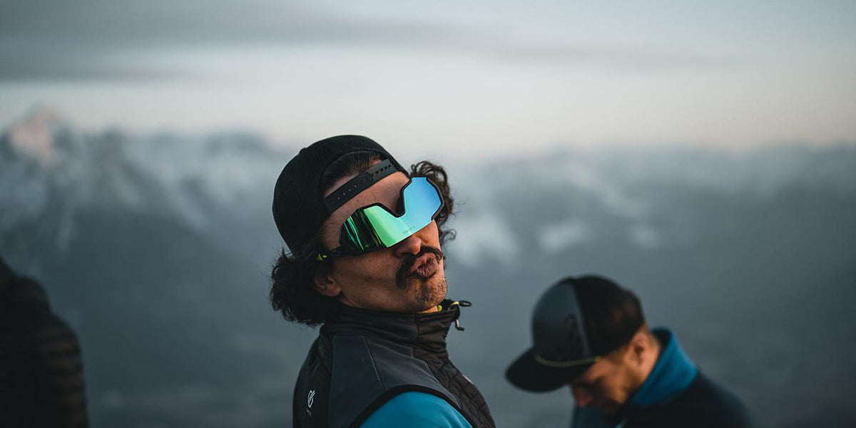 cute man wear quesharkglasses