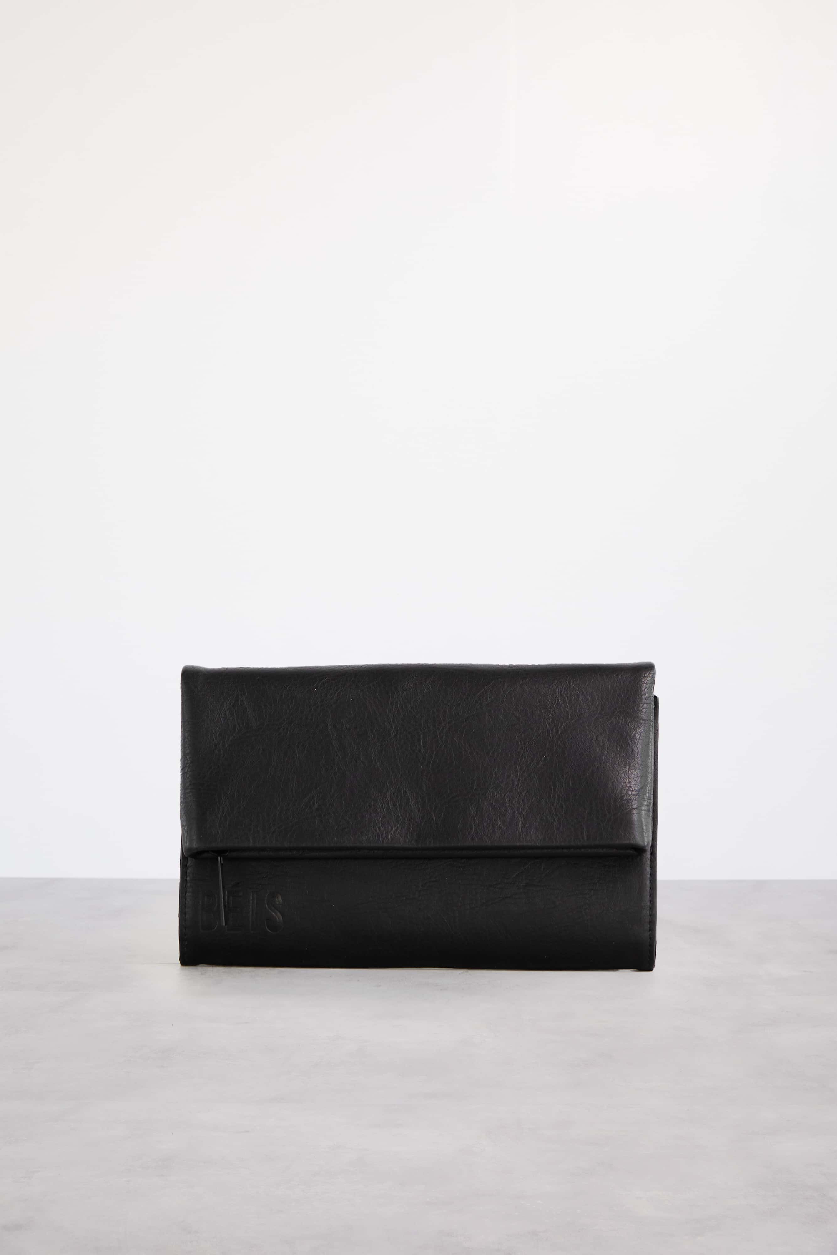 The Crossbody Wallet in Black