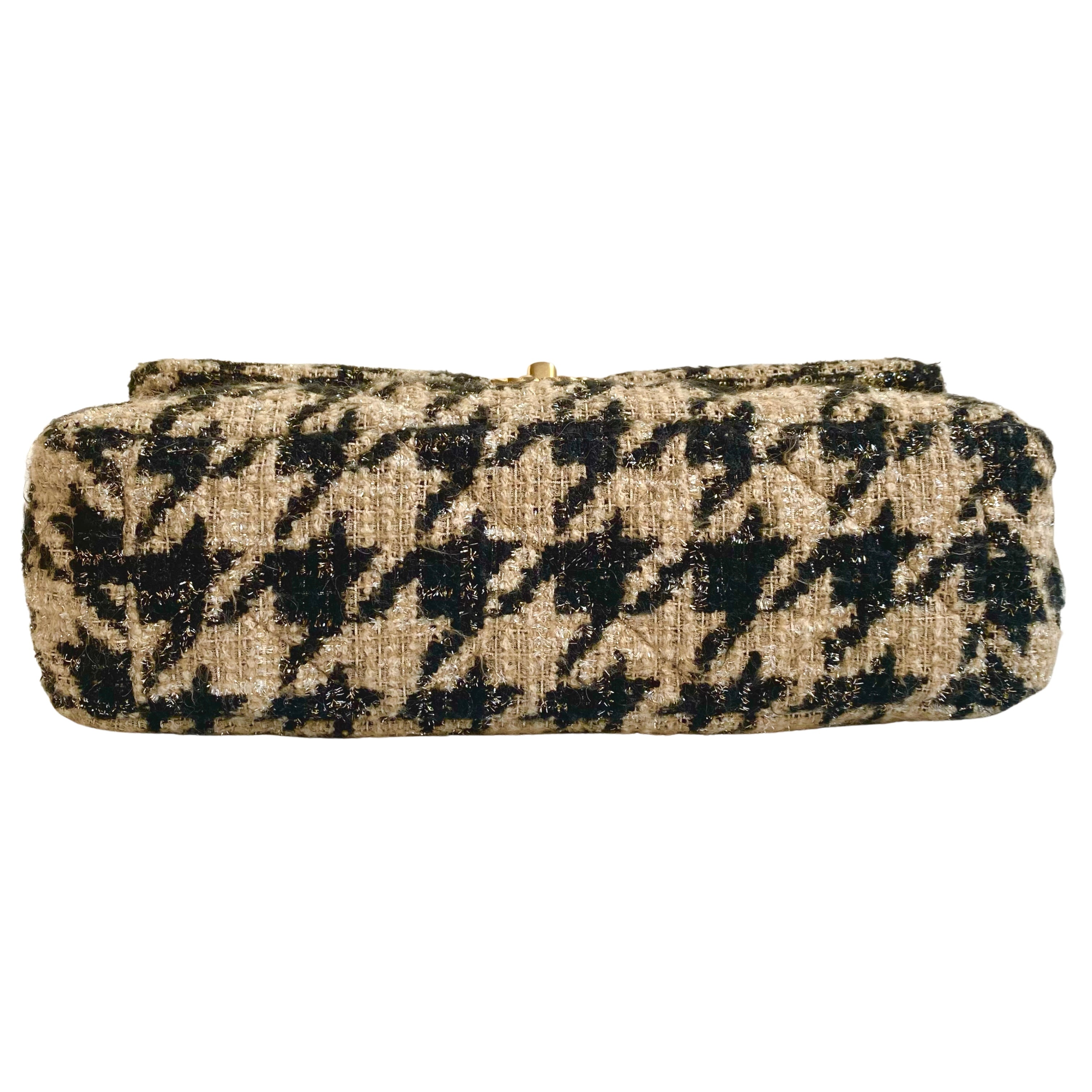 CHANEL 19 Maxi Flap Bag in Beige Black Houndstooth Tweed