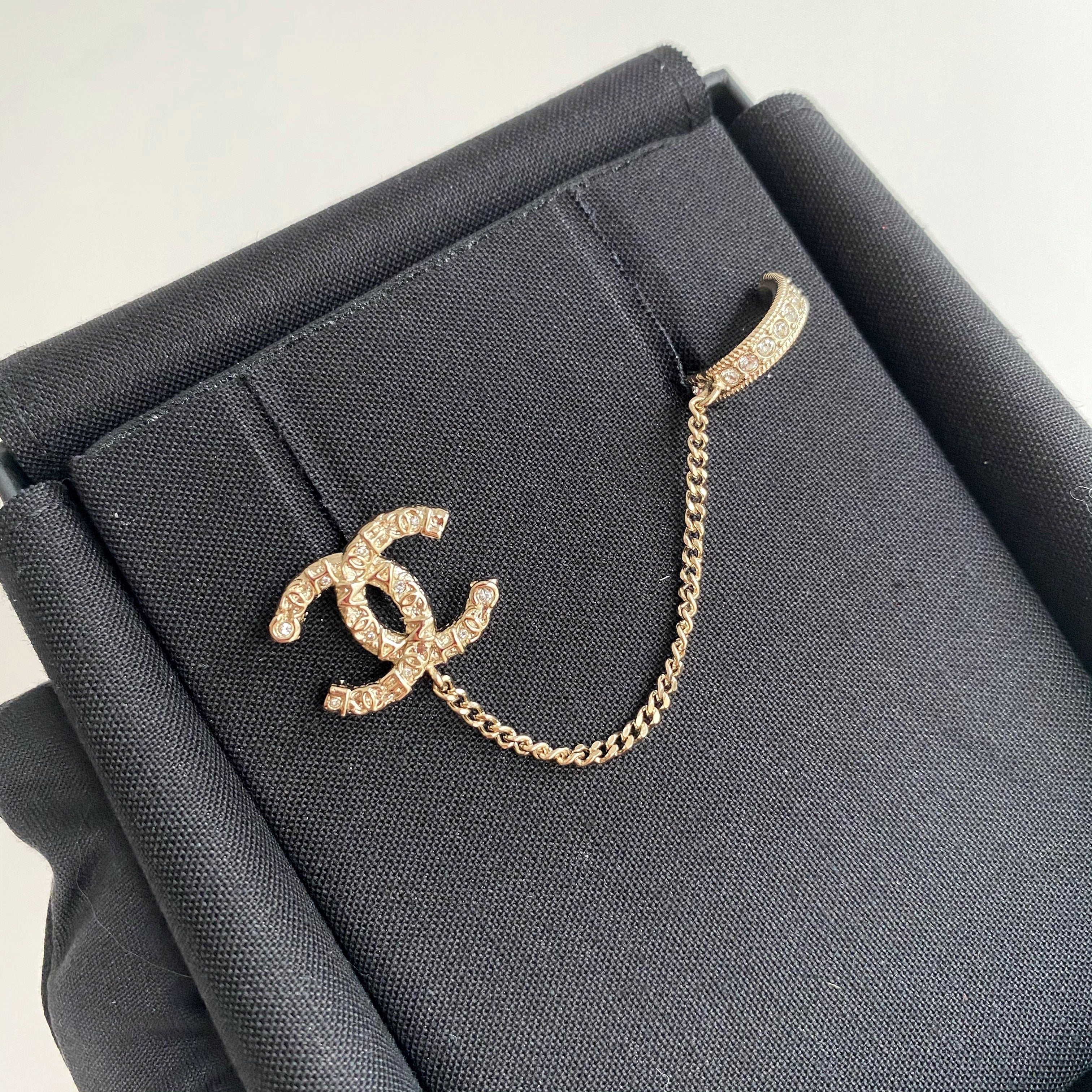 20P CHANEL Embossed CC Logo Crystal Chain Cuff Earring