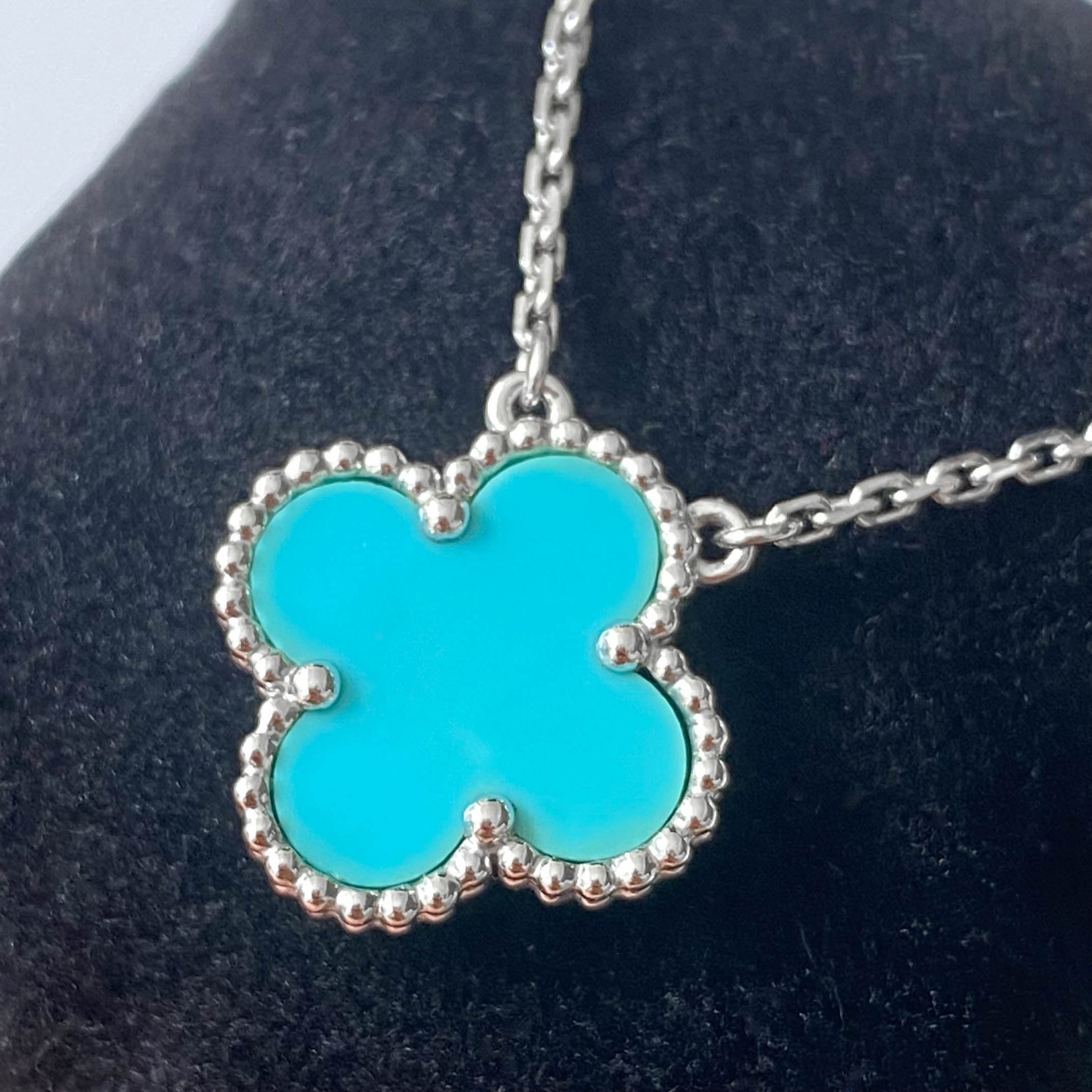 Vintage Alhambra Pendant Necklace in 18k White Gold Turquoise