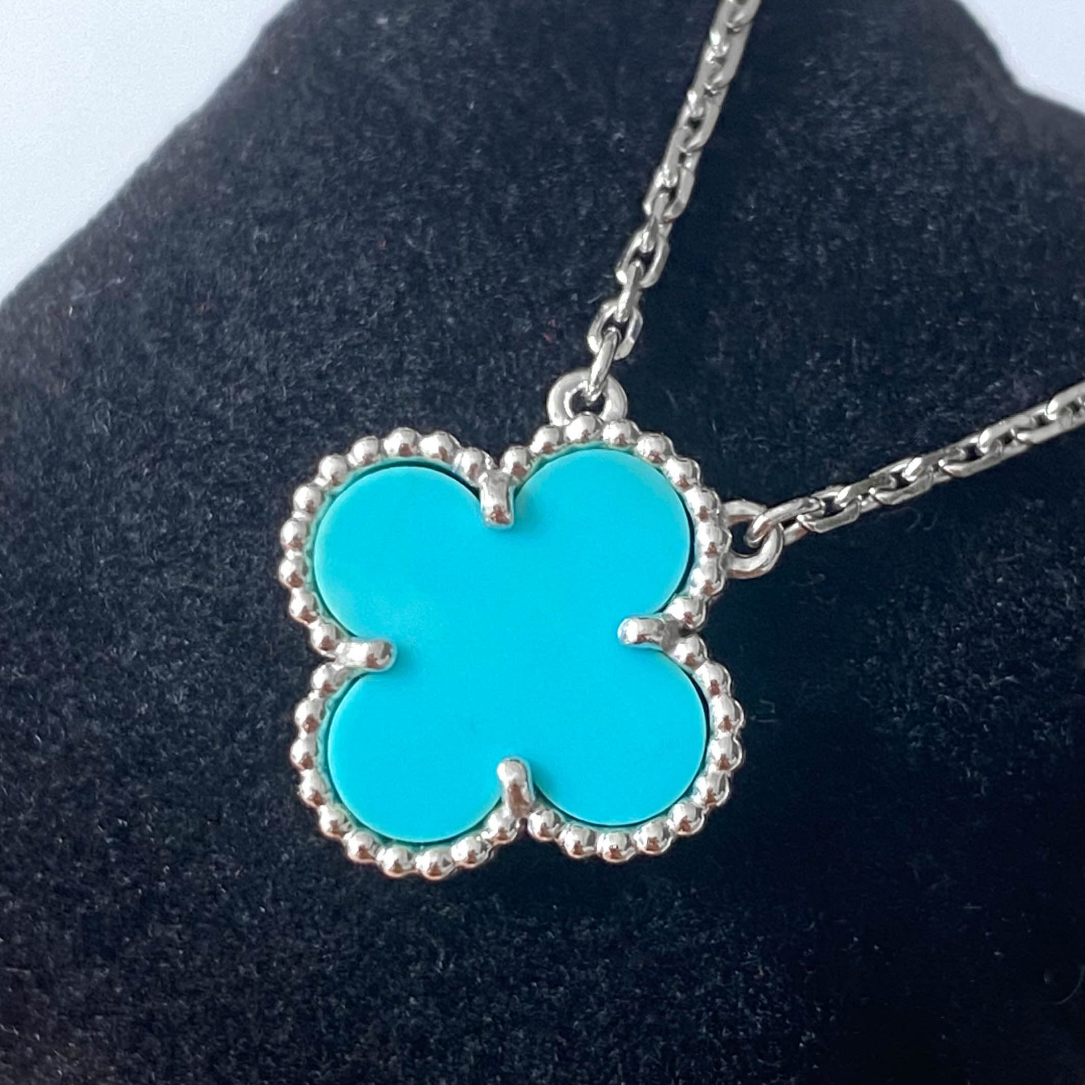 Vintage Alhambra Pendant Necklace in 18k White Gold Turquoise