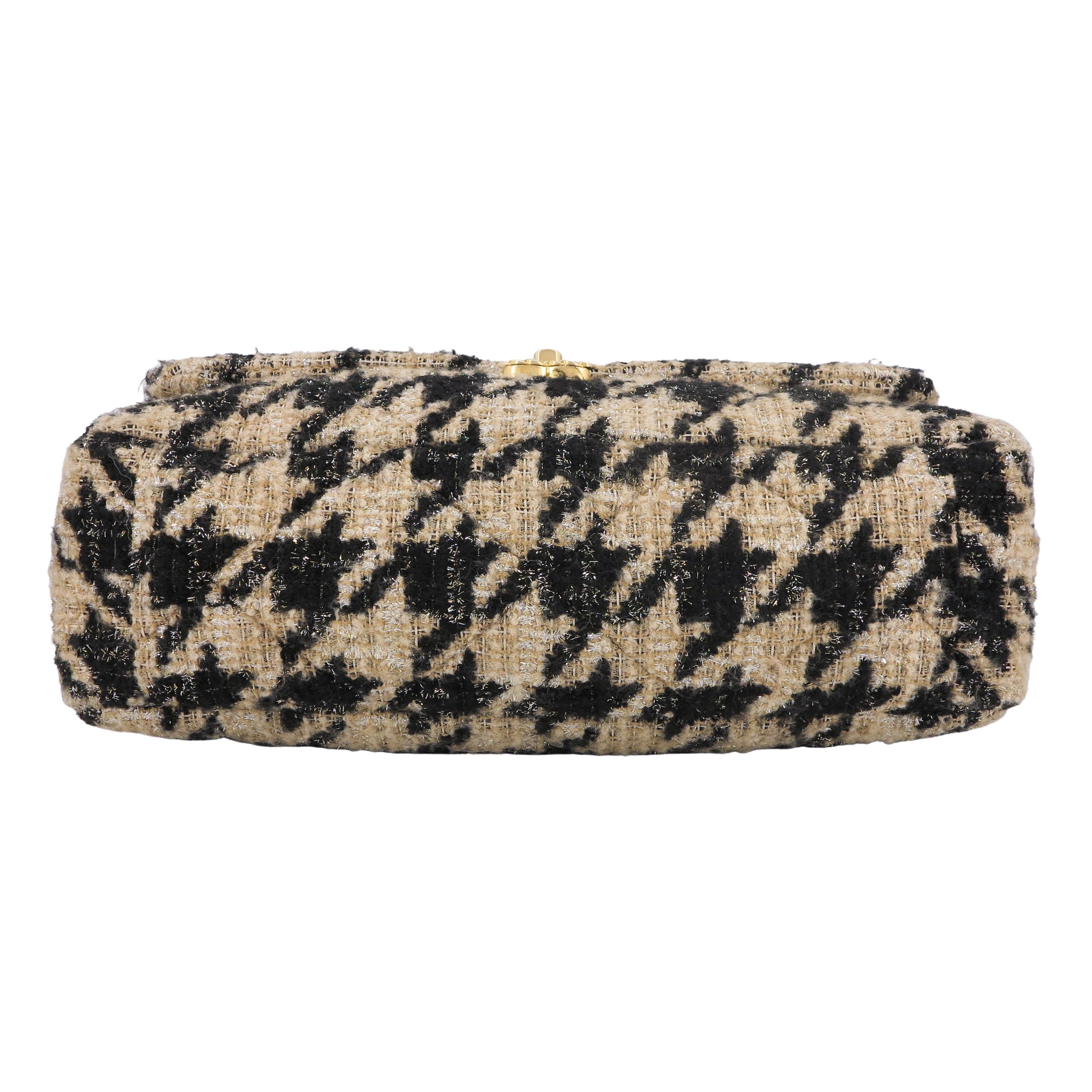 CHANEL 19 Maxi Flap Bag in 19K Beige Black Houndstooth Tweed