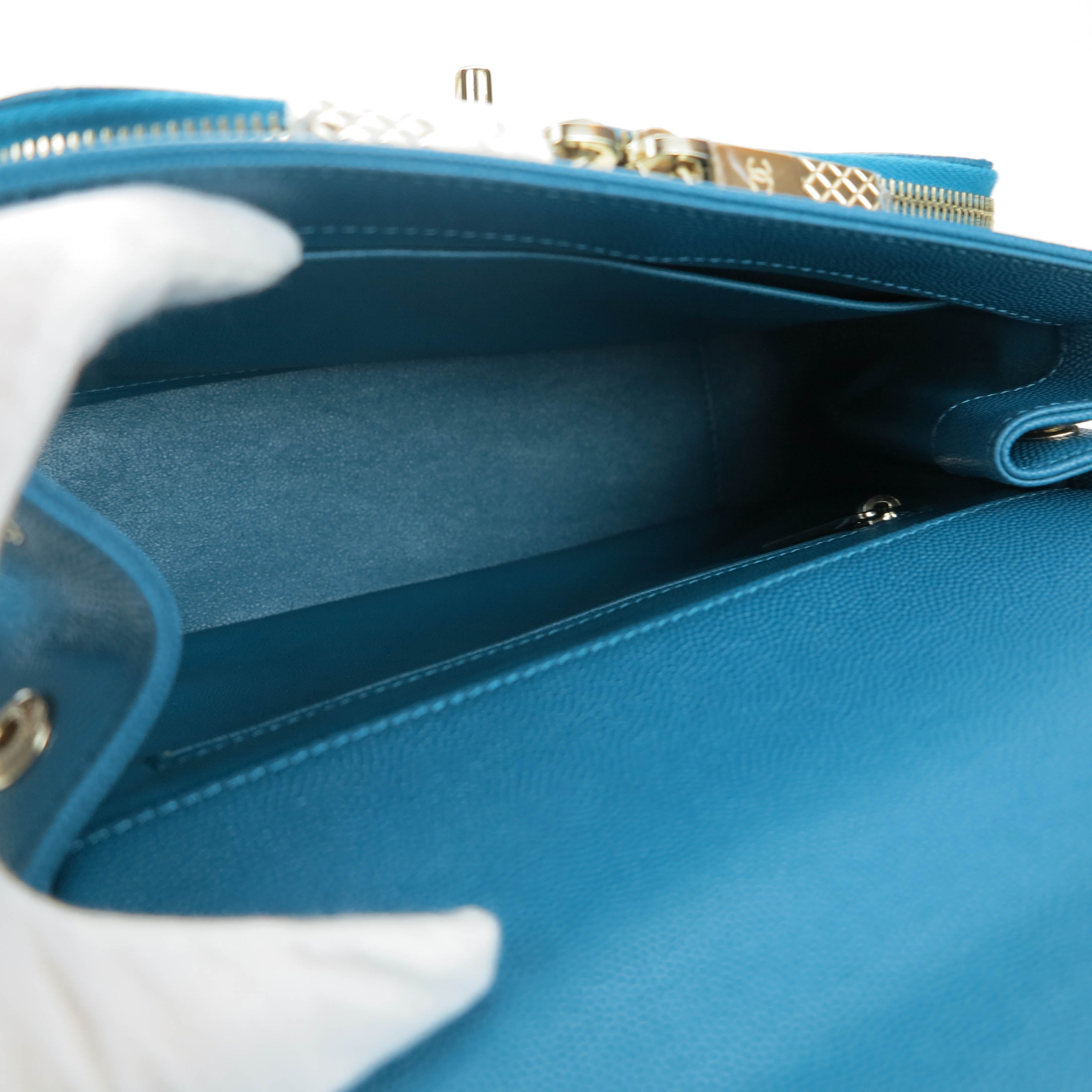 Medium Business Affinity Flap Bag in Turquoise Caviar