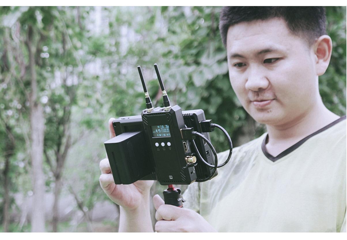 Easy to Monitoring Easy to Power Ideal for Director and Camera Assistant