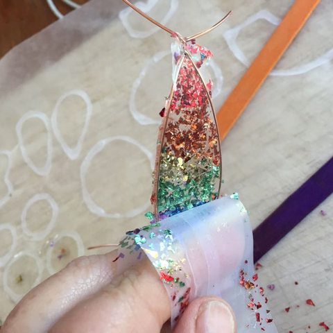 How to diy beautiful rainbow color glitter earrings