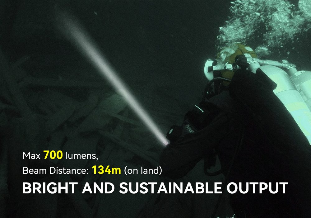 OrcaTorch D560 Dive Light Max 700 lumens beam distance 134m (on land)