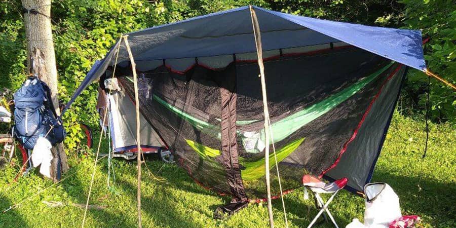 Hamaca con mosquitera en el camping