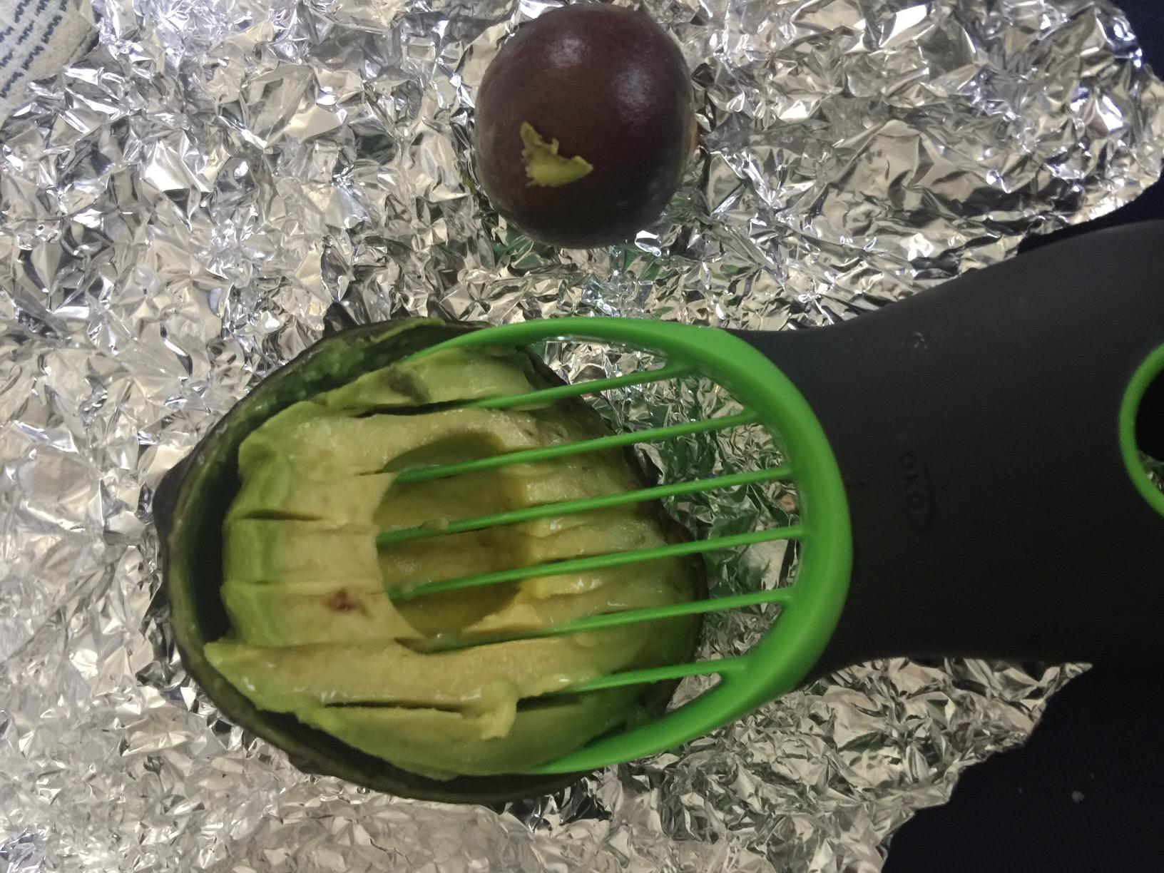 3-in-1 Avocado Slicer - Green #ns23 _mkpt