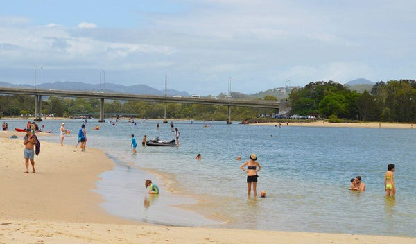 paddle boarding in currumbin