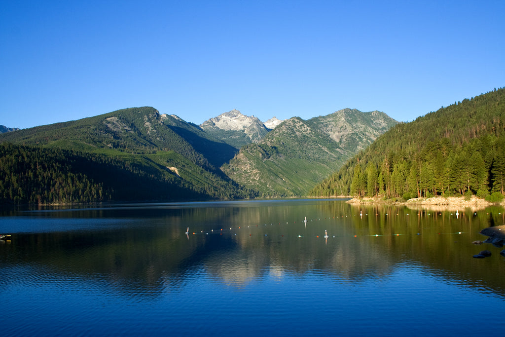 Lake Como paddle boarding in Montana