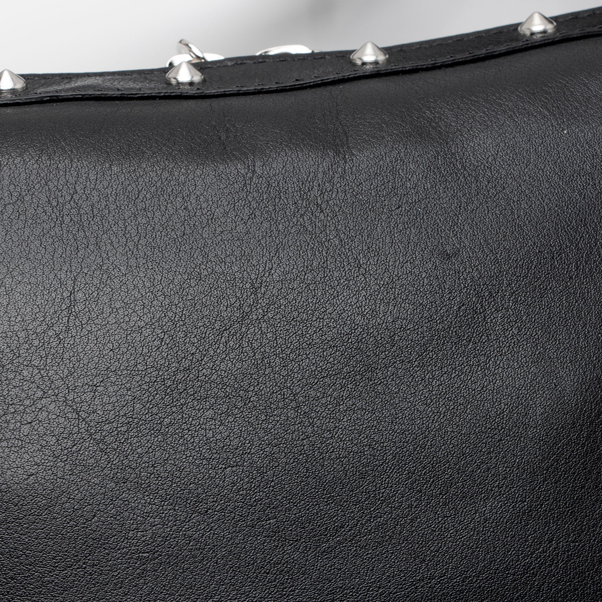 Versace Studded Leather Repeat Hobo (SHF-yeeQmI)