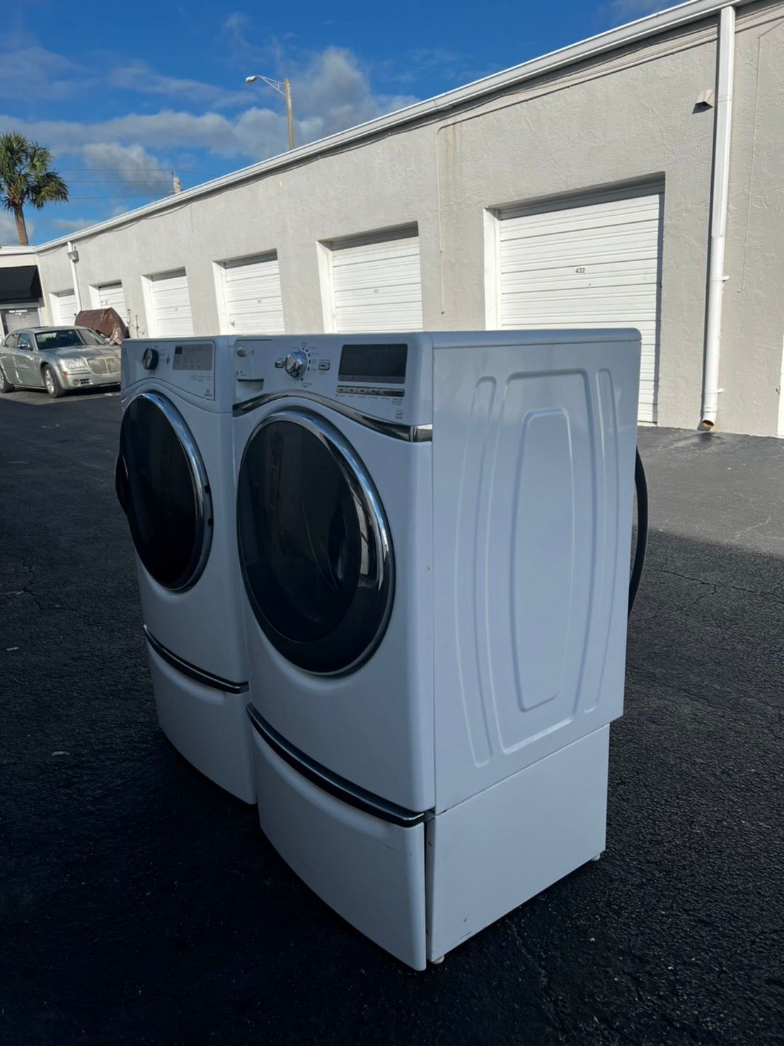 Whirlpool Washer and Dryer Front Load with Pedestal