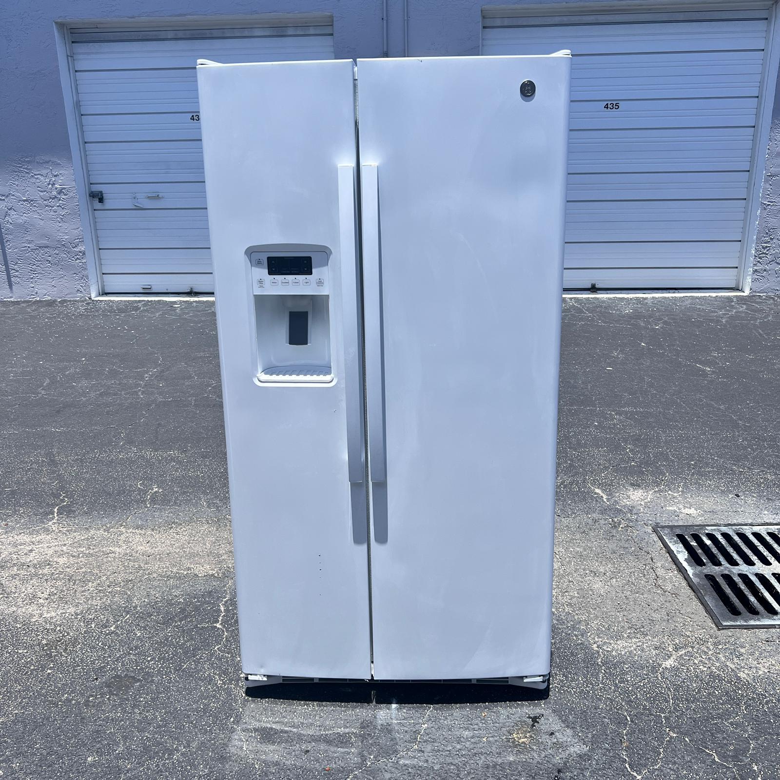 GE Side By Side Refrigerator. 3 MONTHS OLD!