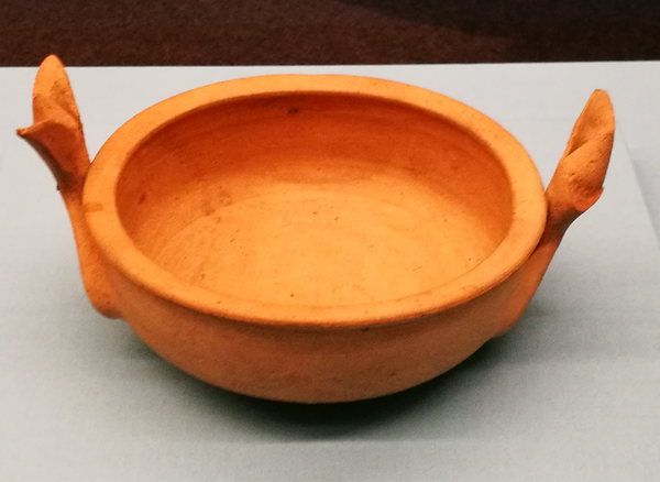 deep pottery clay serving bowl with handels