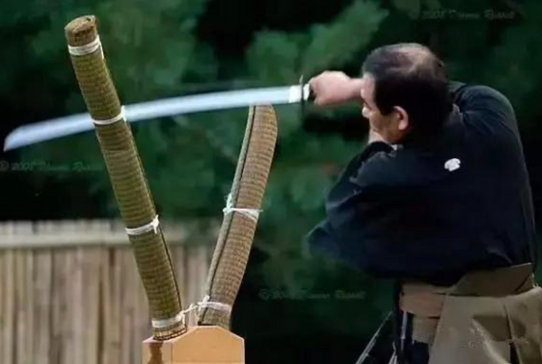 katana cutting tatami mat