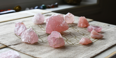 Rose quartz healing properties and meaning