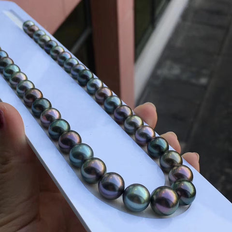 tahitian pearl necklace in top gem quality