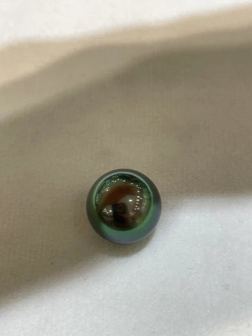 flawless Tahitian peacock pearl