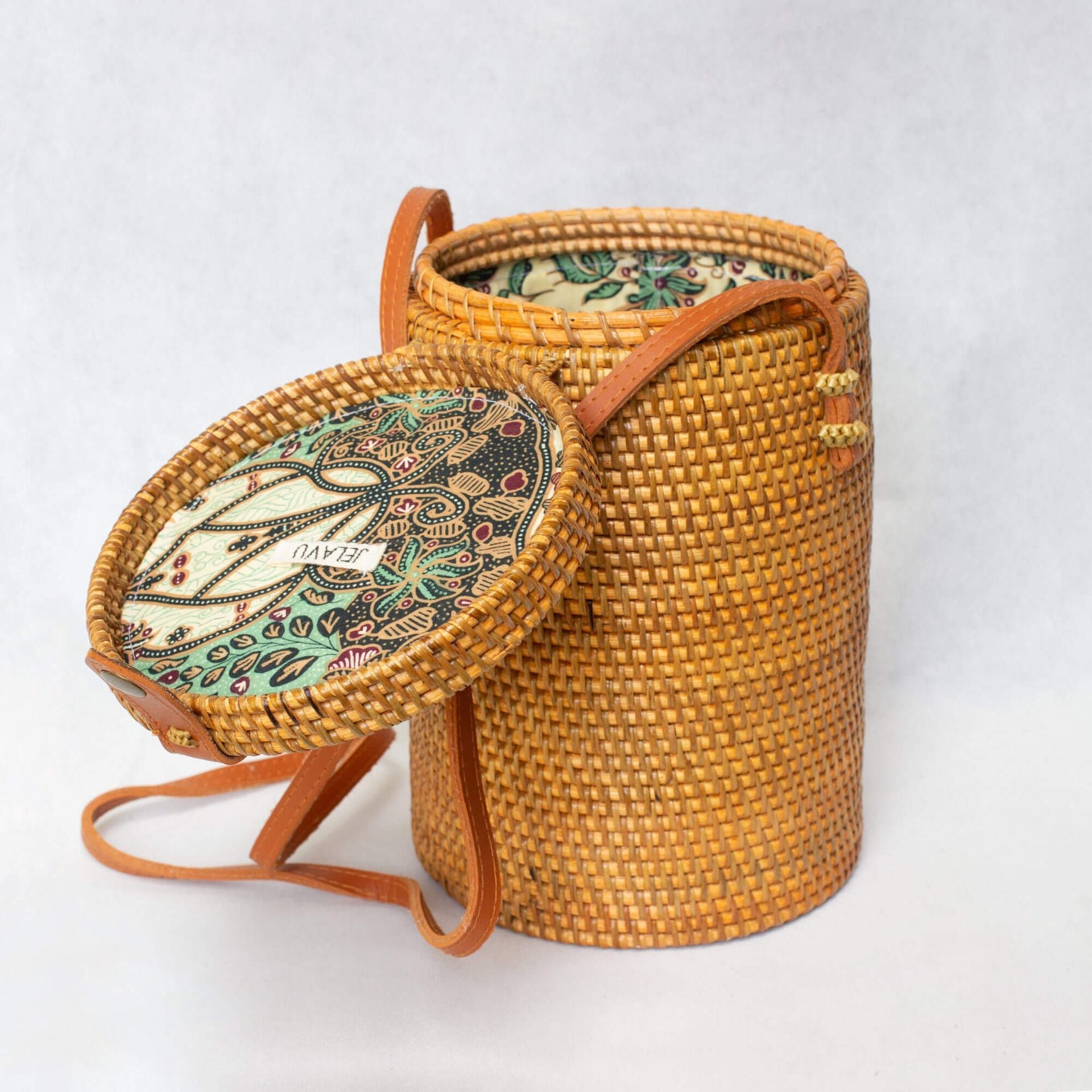 Zuma Rattan Canteen Bag