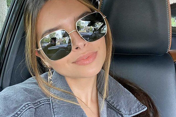 A beauty woman wearing beautiful sunglasses