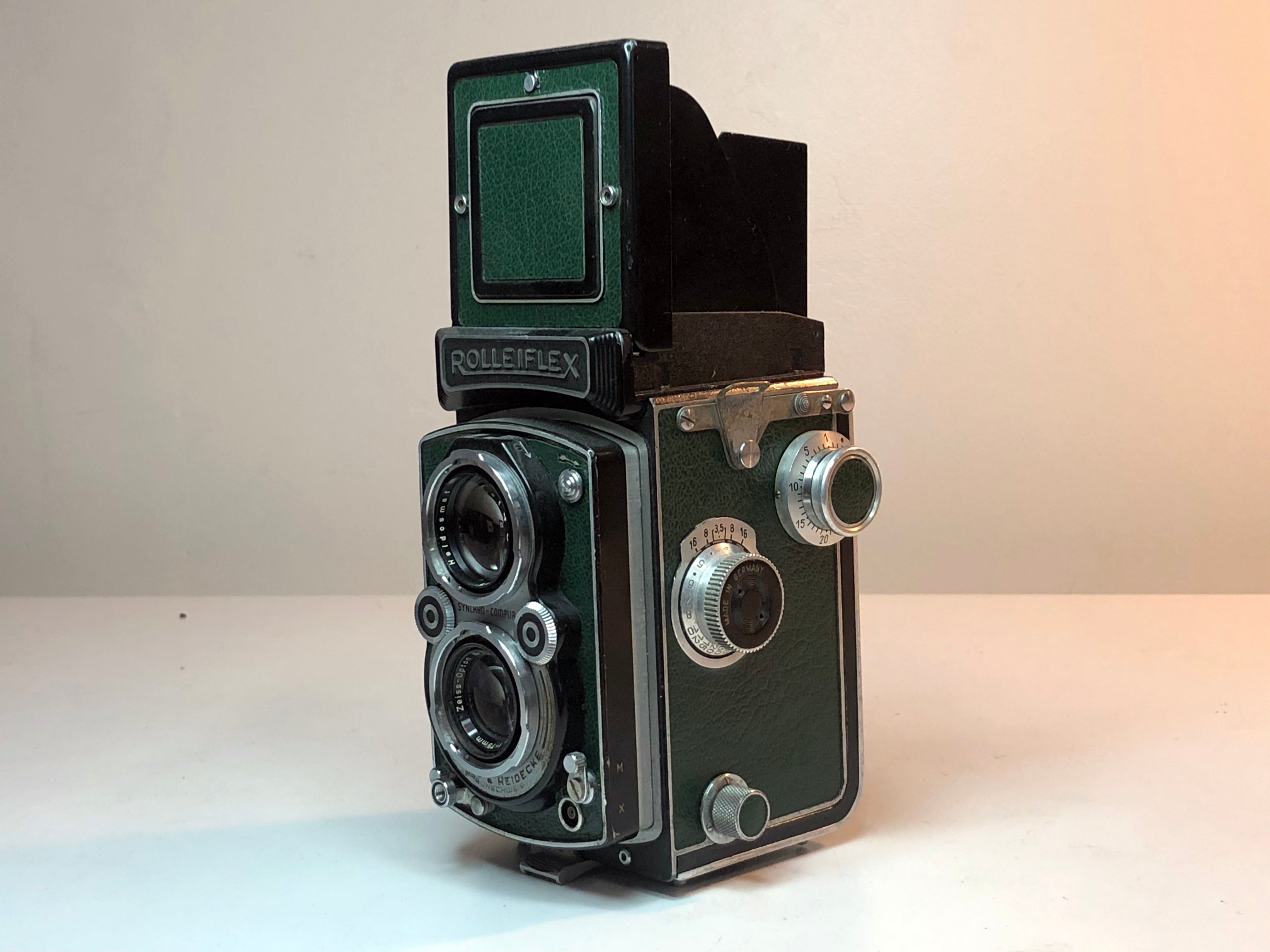 ROLLEIFLEX - SYNCHRO COMPUR ZEISS-OPTON 75mm f3.5 MEDIUM *CUSTOM GREEN LEATHER