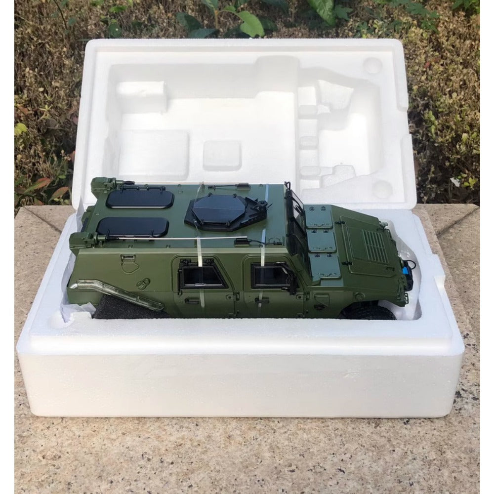 1/18 Armored Off-road Vehicle Static Alloy Model Military Green