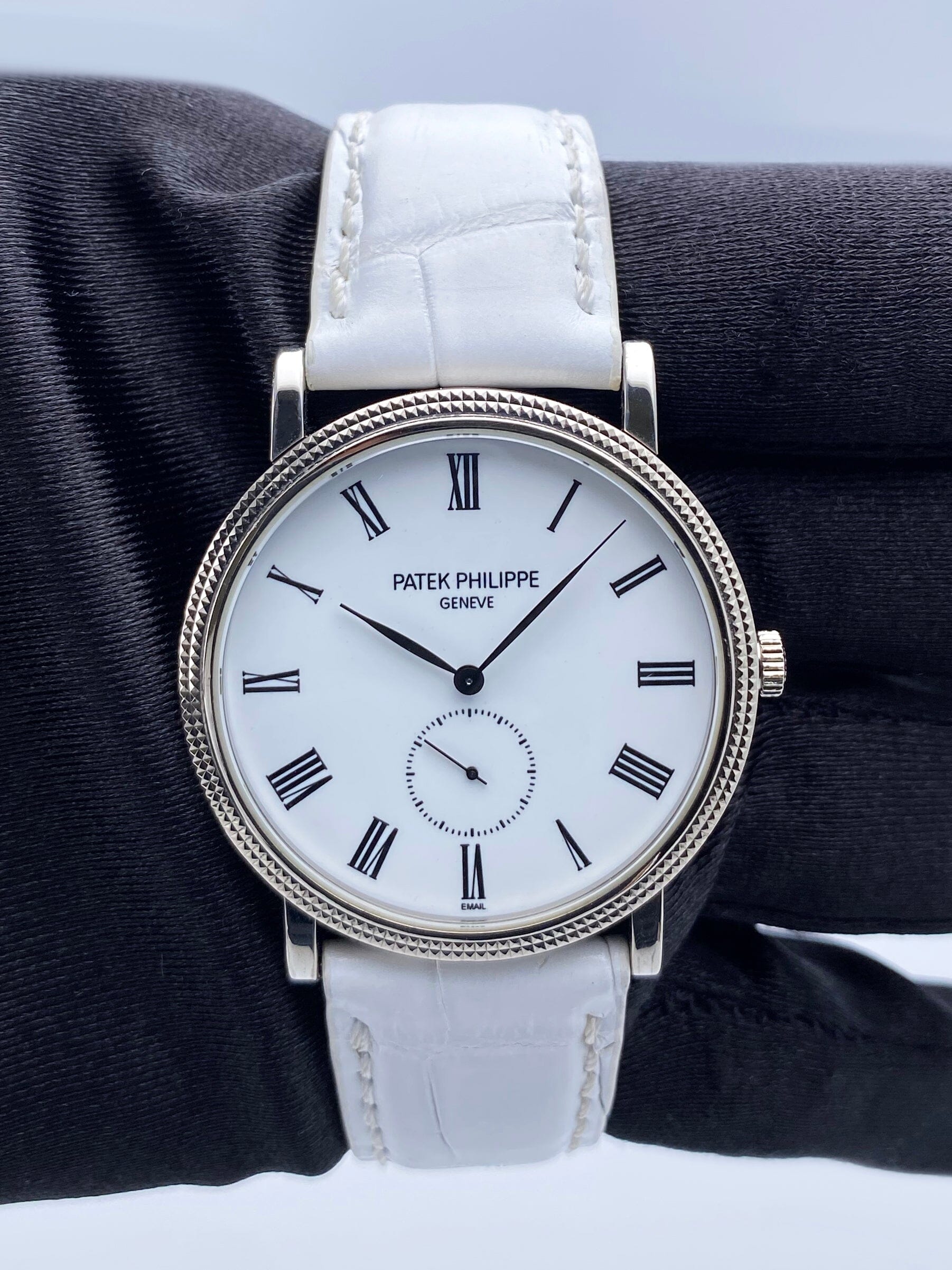 Patek Philippe Calatrava 5116G 18K White Gold Mens Watch