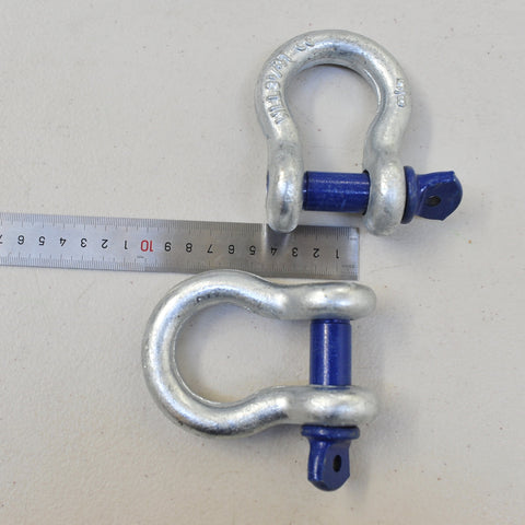 The shackle is an essential item for vehicle recovery. Breaking load testing: over 6 times working load limit Made with drop-forged and Heat-treated high-tensile steel Marked with tracking code & Manufacturer code Compliant with AS/NZS2741.2002 Fitted with top-quality alloy steel pin. WLL 3250kg, Breaking strength 19500kg Weight: 0.6kg Diam: 16mm*19mm, Inside Width 28mm