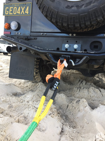 George4x4 Kinetic Rope Soft Shackle Kit This kit includes (5 pcs total) 1pc*Kinetic Rope (Green), 100% double braided Nylon thickness: 20mm Length: 9m Breaking Strength: 11000kg 2pcs*Soft Shackles (Orange button), designed with Black eye, Australian made Length 65cm, 28-32 cm when closed as a shackle. Breaking Strength: 18000kg 1pc*Soft Shackle Hitch (SK Hitch in Matte Black) WLL: 5000kg, Minimum Breaking strength: 20000kg 1pc*Carry Bag