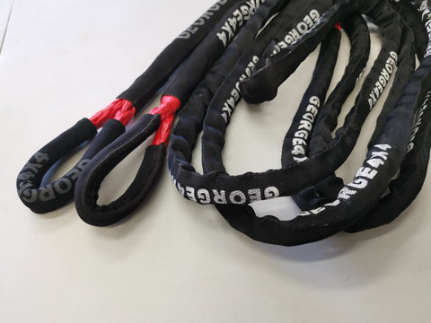 George4x4 Bridle Rope is constructed of a unique ultra-high molecular weight polyethylene material(UHMWPE), It is extremely high-strength and low-stretch. This Bridle rope has been fully sheathed into one piece, can be used as a tree trunk protector and extension for kinetic rope or snatch strap. UV resistant, waterproof and more durable Very light, can float in water Both ends have protective sleeves and are fully sheathed Australian-made, Australian tested 13mm, Minimum Breaking force rated 14000kg