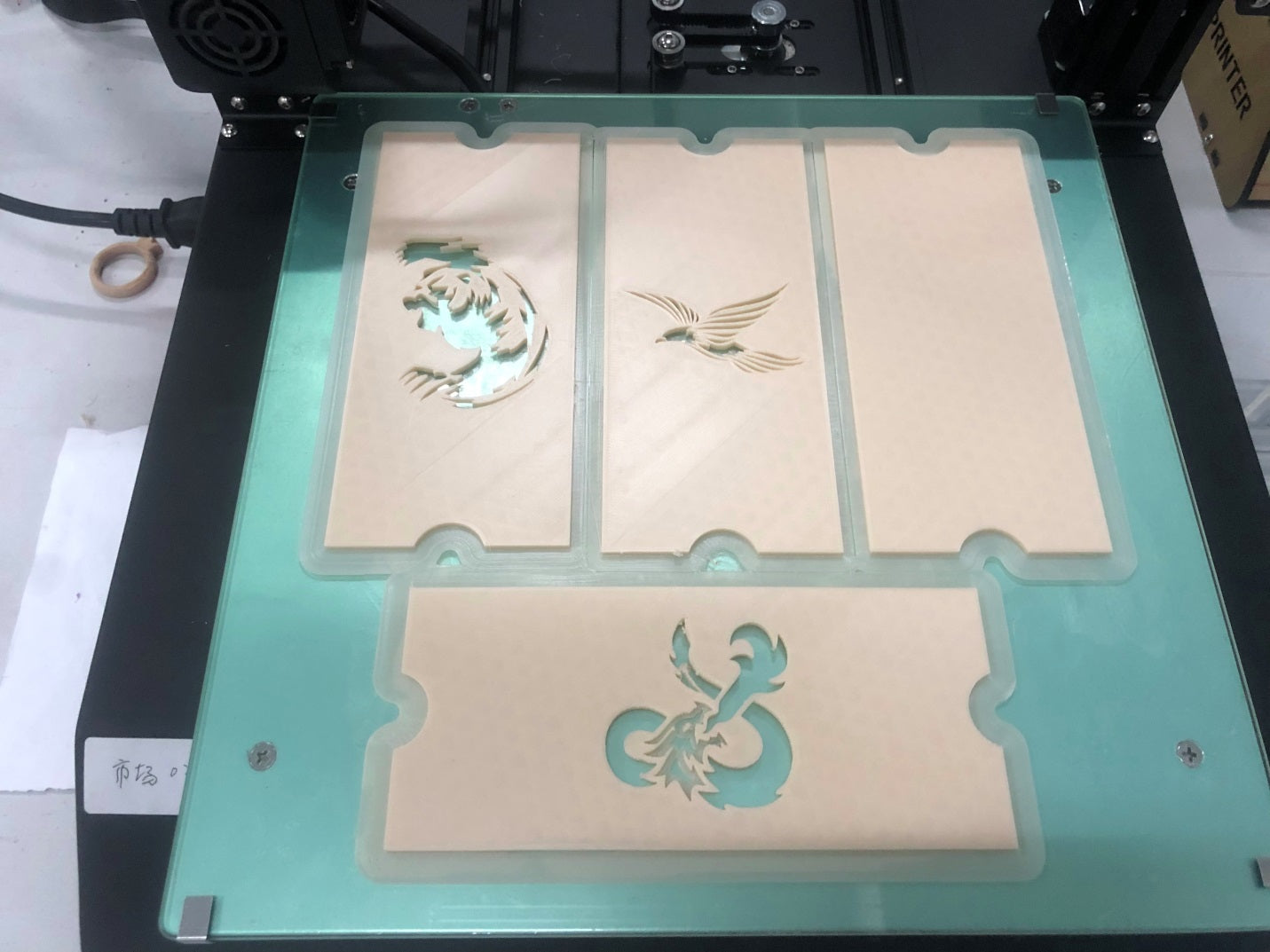 Anet ET5 3D printer is printing tea dish parts at Brim adhesion type.