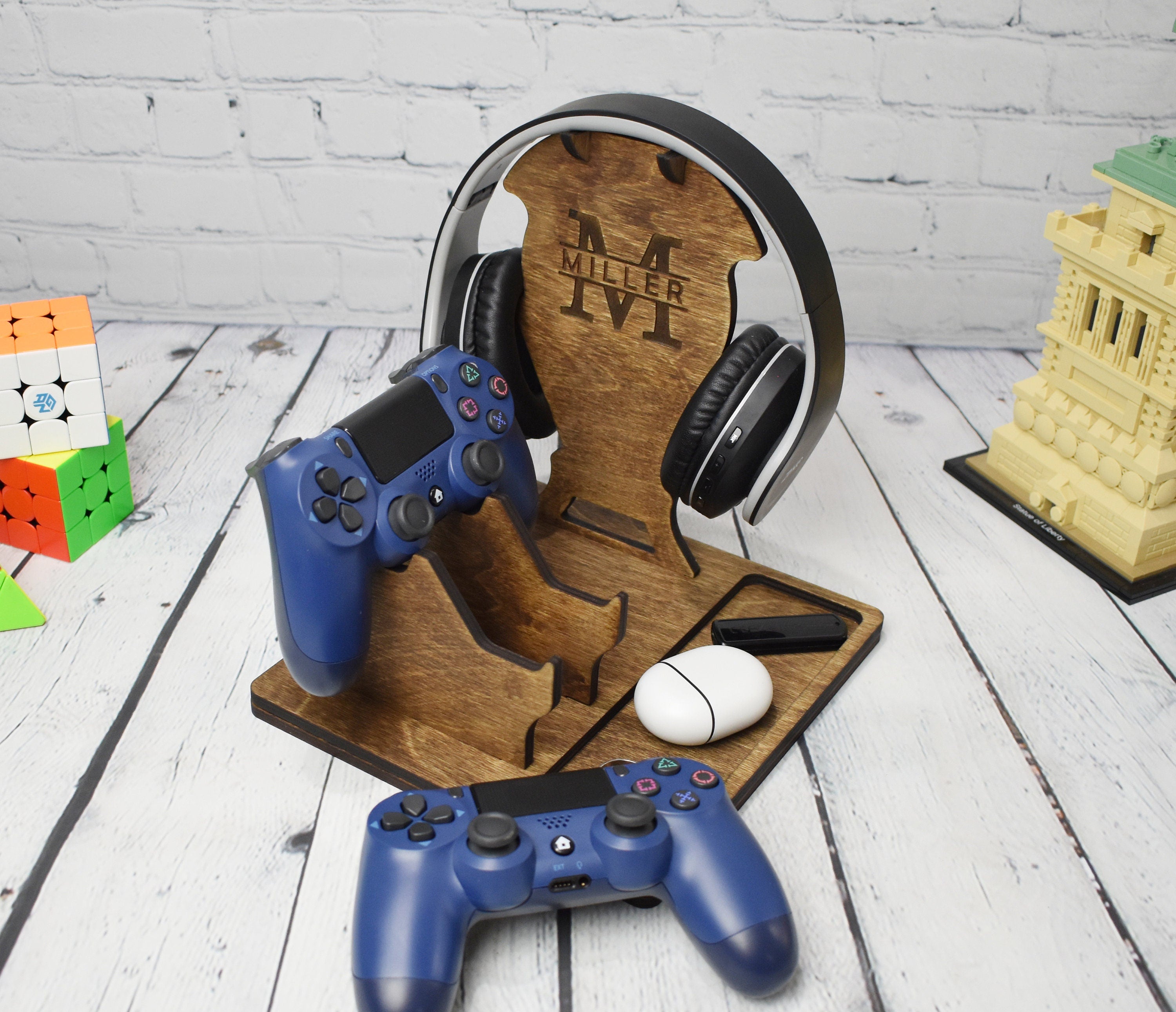 Wooden Headphones and Controller Stand - DK01