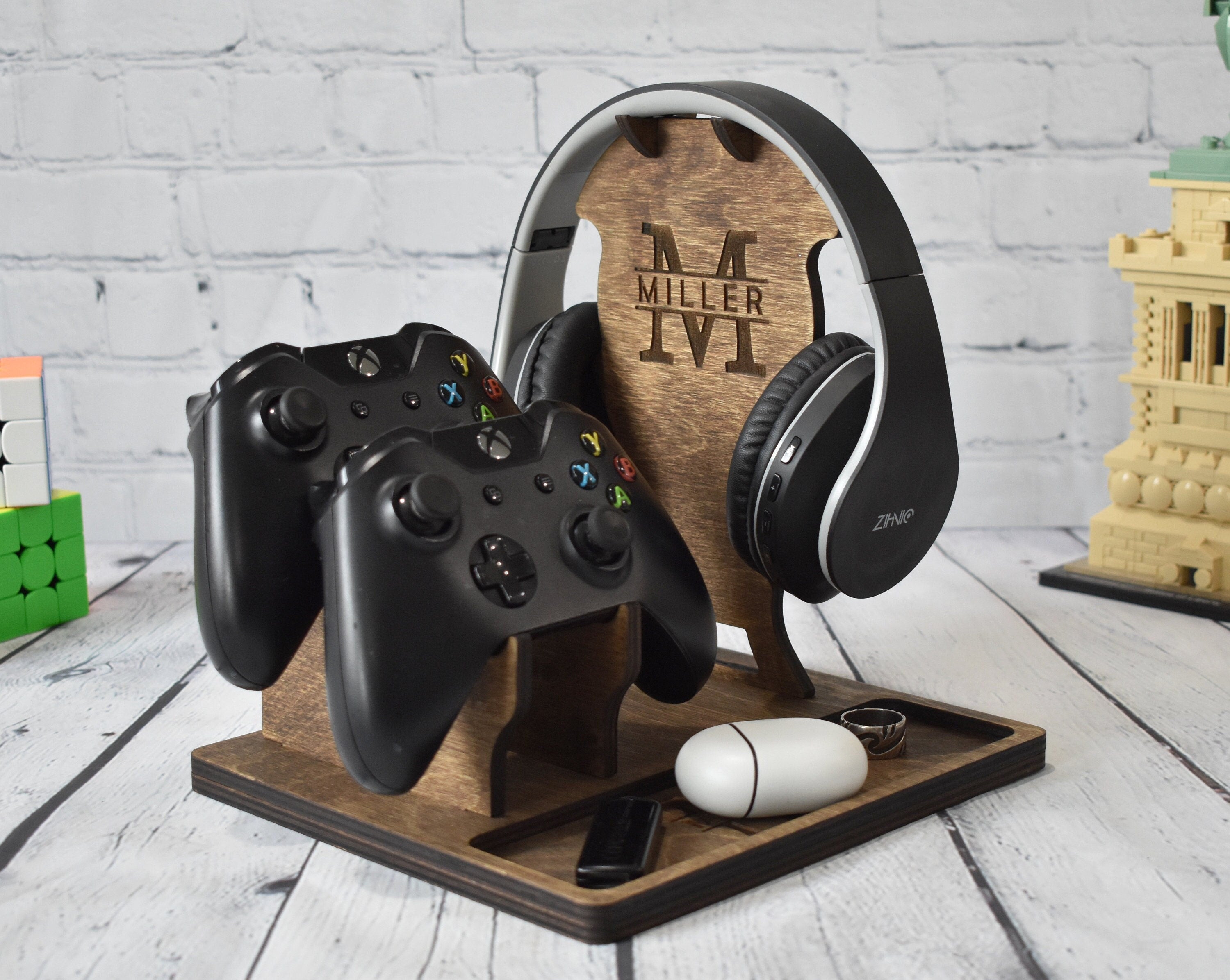 Wooden Headphones and Controller Stand - DK01