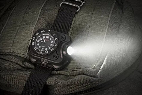 SureFire 2211, wiederaufladbar, 300 Lumen.