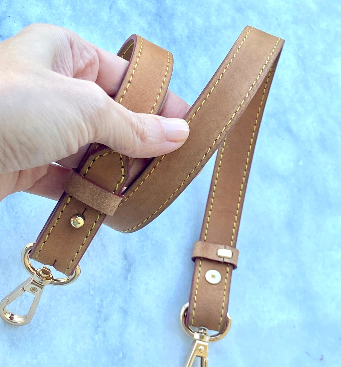 HONEY TANNING PATINA SHOULDER VACHETTA STRAP